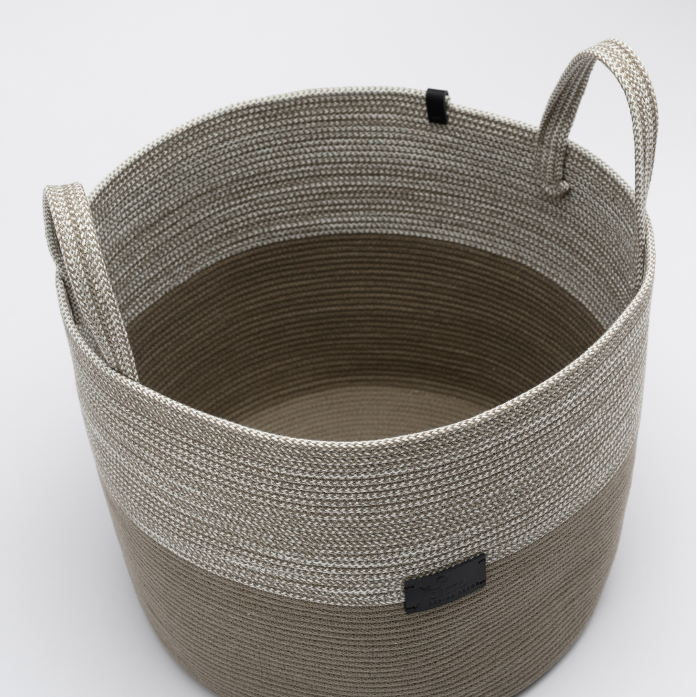 Cesto porta biancheria con le maniglie